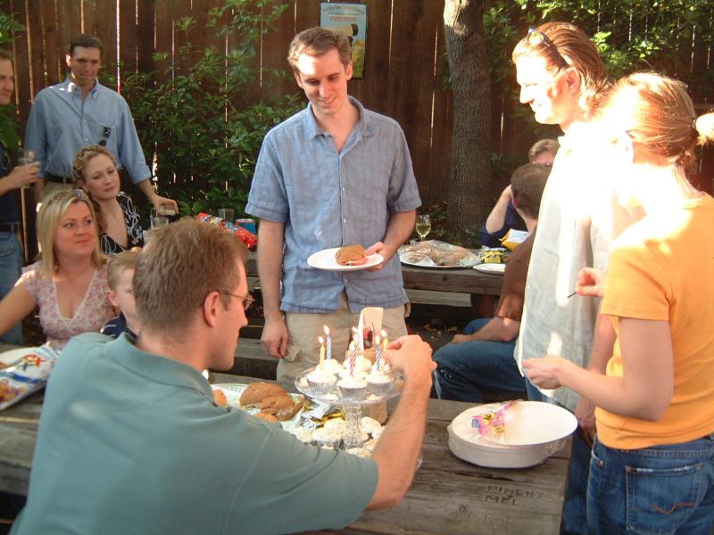 2004/04(Apr)/03(Josh-BD)/800x600_2004-04-26-Josh-28th-BD-10.JPG