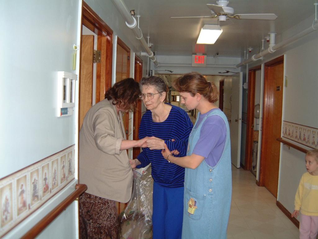 2004-05-01-Storla-Nursing-HM-02.JPG