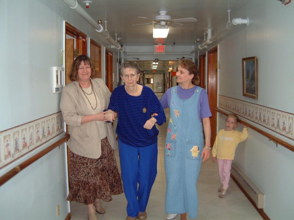 2004/05(May)/01(SD-Misc)/1024x768_2004-05-01-Storla-Nursing-HM-03.JPG