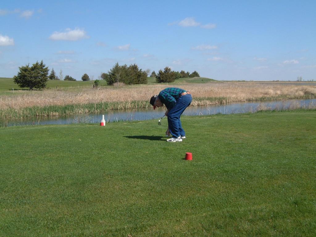 2004/05(May)/01(SD-Misc)/1024x768_2004-05-04-Dad-golf-01.JPG