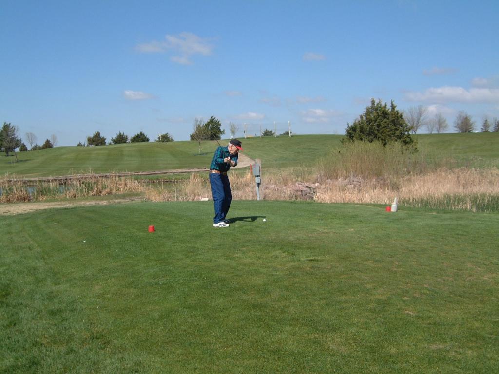 2004/05(May)/01(SD-Misc)/1024x768_2004-05-04-Dad-golf-02.JPG