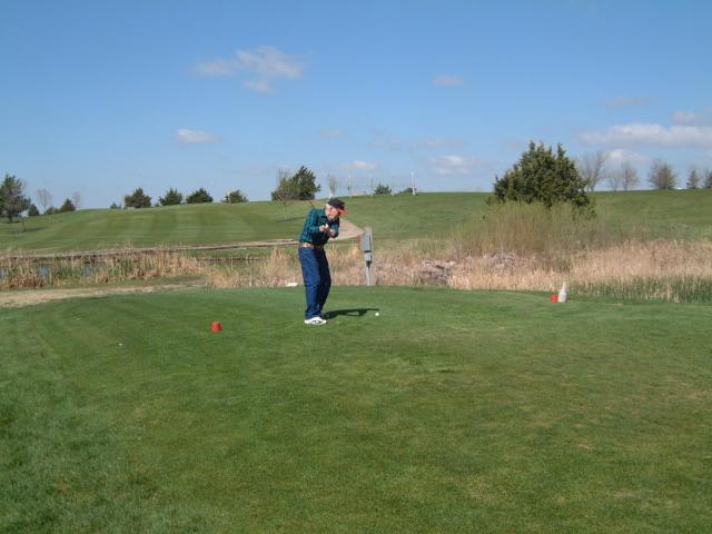 2004/05(May)/01(SD-Misc)/640x480_2004-05-04-Dad-golf-02.JPG