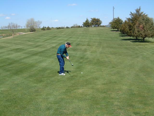 2004/05(May)/01(SD-Misc)/640x480_2004-05-04-Dad-golf-03.JPG