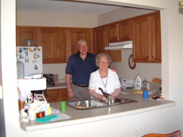 2004/05(May)/01(SD-Misc)/640x480_2004-05-04-Jims-Parents.JPG