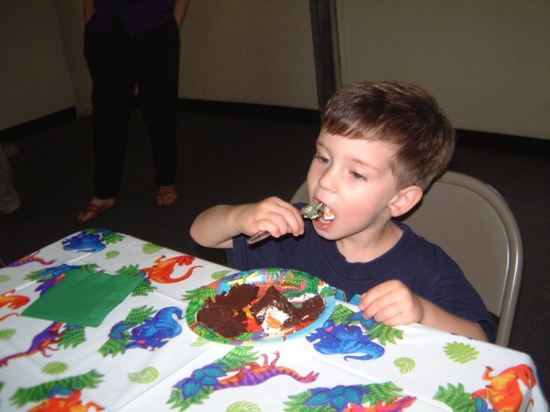 2004/05(May)/03(Dax-BD)/800x600_2004-05-08-Dax-3rd-BD-party-18.JPG