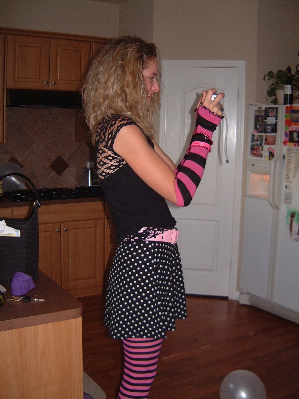2004/05(May)/06(Katie-80sBD-Party)/1024x768_2004-05-22-04.JPG