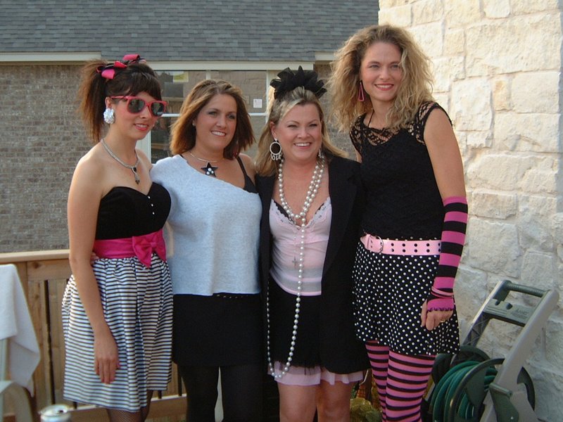 2004/05(May)/06(Katie-80sBD-Party)/800x600_2004-05-22-08.JPG