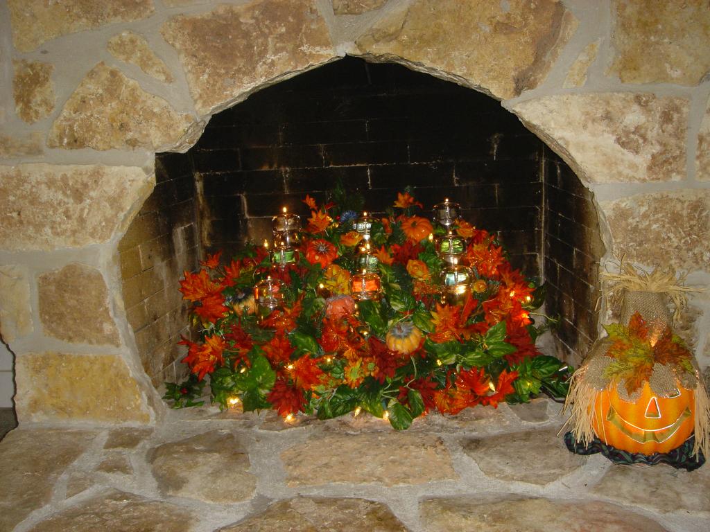 2004/10(Oct)/02(Halloween)/2004-10-15-Home-Halloween-Decorations-01.JPG