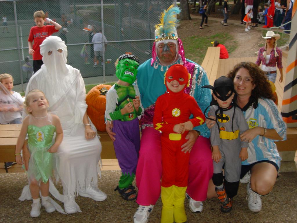 2004-10-30-Lost-Creek-Halloween-Party-05.JPG