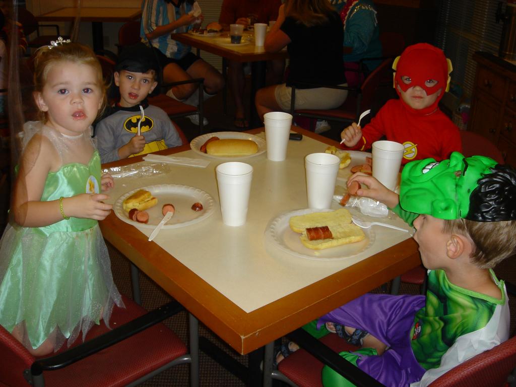 2004-10-30-Lost-Creek-Halloween-Party-07.JPG
