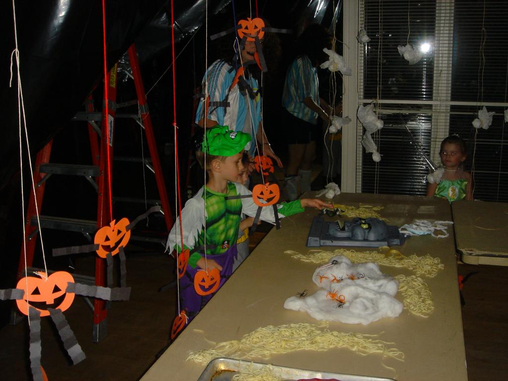 2004-10-30-Lost-Creek-Halloween-Party-16.JPG