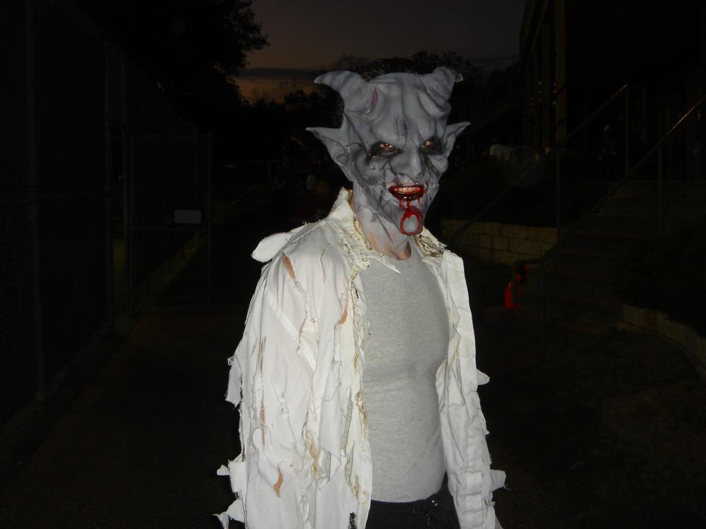 2004-10-30-Lost-Creek-Halloween-Party-18.JPG