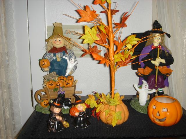 2004/10(Oct)/02(Halloween)/640x480_2004-10-15-Home-Halloween-Decorations-03.JPG