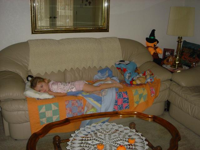 2004/10(Oct)/02(Halloween)/640x480_2004-10-31-Kyla-Sick.JPG