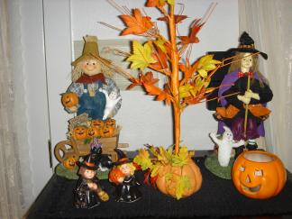2004-10-15-Home-Halloween-Decorations-03.JPG