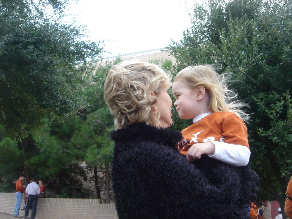 2004/11(Nov)/03(UT-Aggie-Game)/1024x768_2004-11-26-Tailgating-UT-Aggies-14.JPG