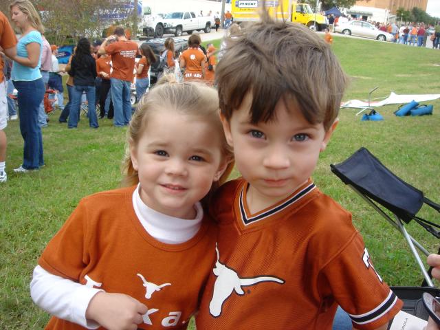 2004/11(Nov)/03(UT-Aggie-Game)/640x480_2004-11-26-Tailgating-UT-Aggies-17.JPG