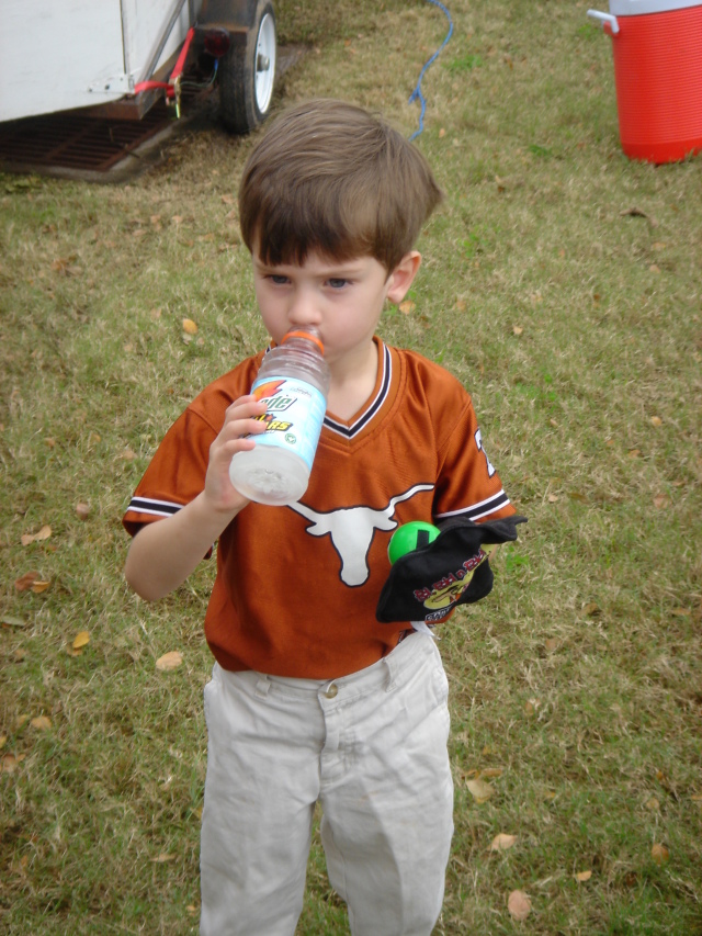 2004/11(Nov)/03(UT-Aggie-Game)/640x480_2004-11-26-Tailgating-UT-Aggies-6.JPG