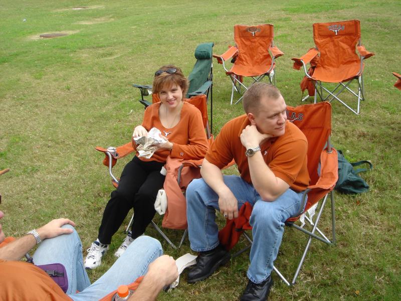 2004/11(Nov)/03(UT-Aggie-Game)/800x600_2004-11-26-Tailgating-UT-Aggies-10.JPG
