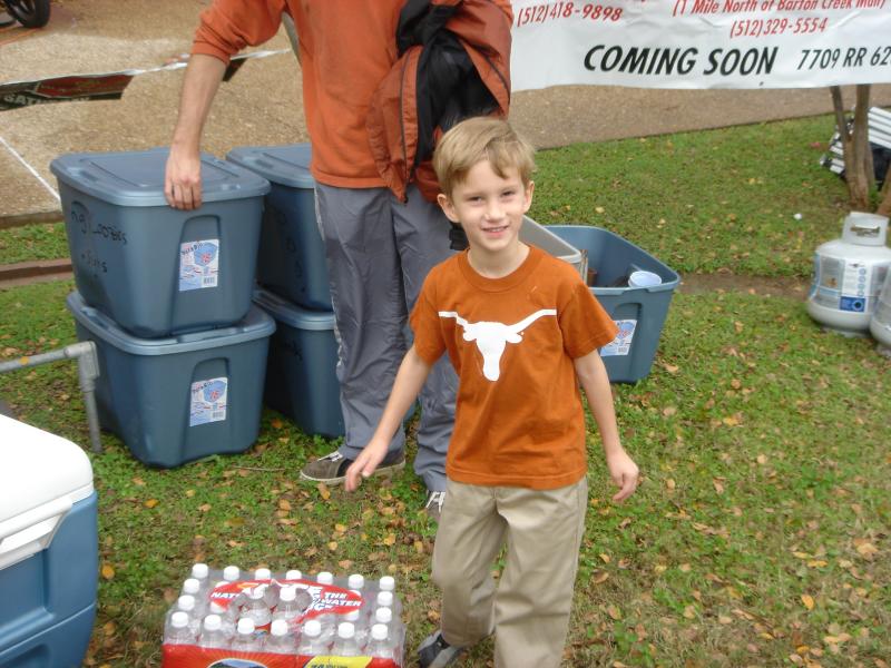 2004/11(Nov)/03(UT-Aggie-Game)/800x600_2004-11-26-Tailgating-UT-Aggies-3.JPG