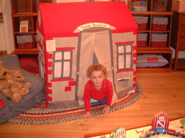 2004/12(Dec)/01(Mall-Fun-Vale-Kyla)/640x480_2004-12-01-15.JPG