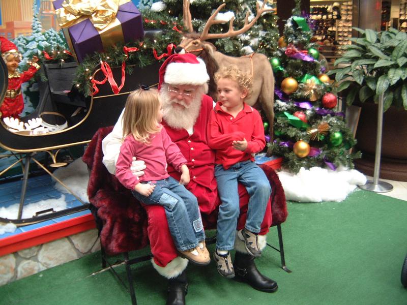 2004/12(Dec)/01(Mall-Fun-Vale-Kyla)/800x600_2004-12-01-22.JPG