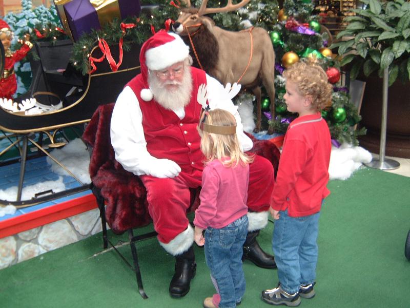 2004/12(Dec)/01(Mall-Fun-Vale-Kyla)/800x600_2004-12-01-23.JPG