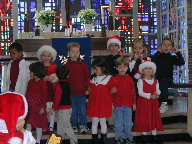 2004/12(Dec)/012(Chance-Dax)/640x480_2004-12-15-Christmas-program-3-Chance.jpg