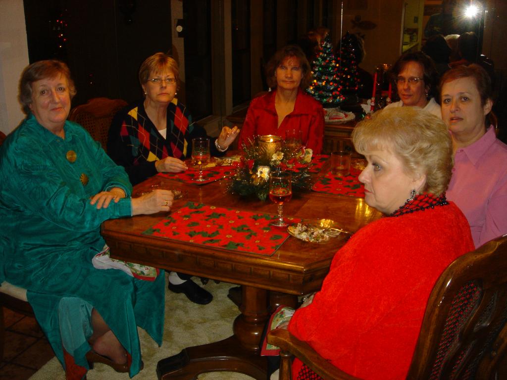 2004/12(Dec)/02(Office-Gal-Party)/1024x768_2004-12-04-Gynics-Gals-7.JPG