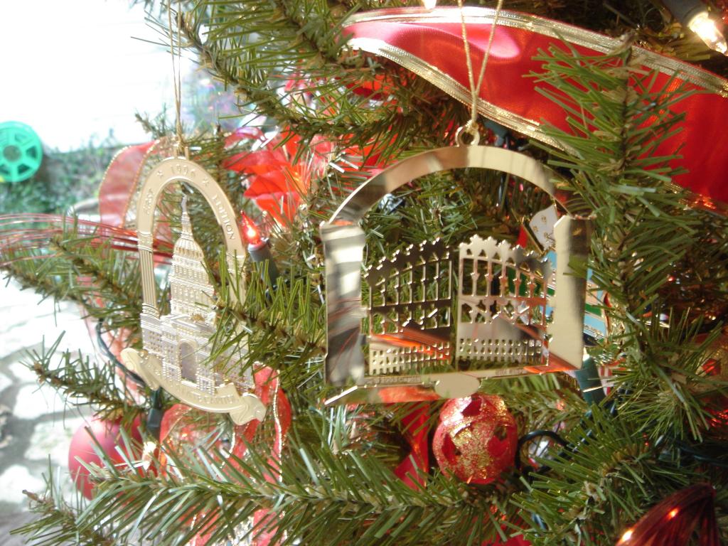 2004-12-10-Home-Tree-11.JPG