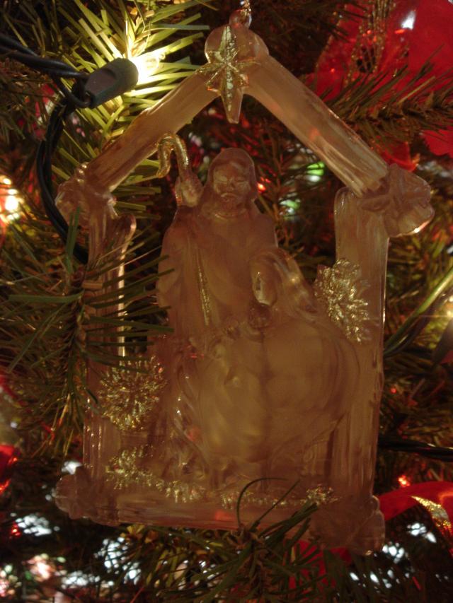 2004/12(Dec)/03(Christmas-Tree)/640x480_2004-12-10-Home-Tree-16.JPG