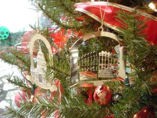 2004-12-10-Home-Tree-11.JPG