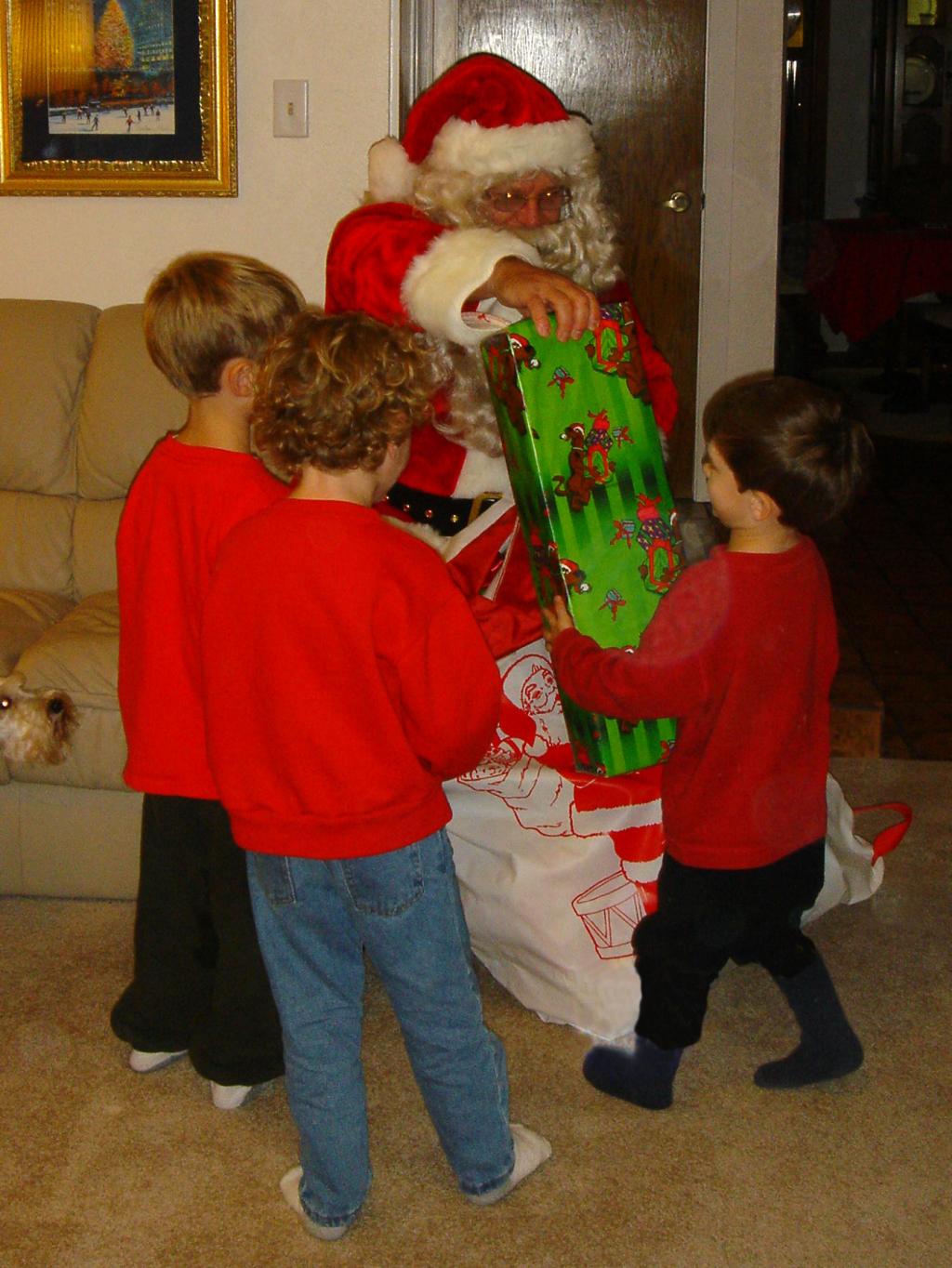 2004/12(Dec)/08(Christmas-Eve)/1024x768_2004-12-24-07.JPG