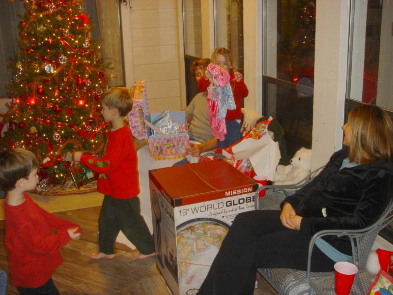 2004/12(Dec)/08(Christmas-Eve)/800x600_2004-12-24-30.JPG