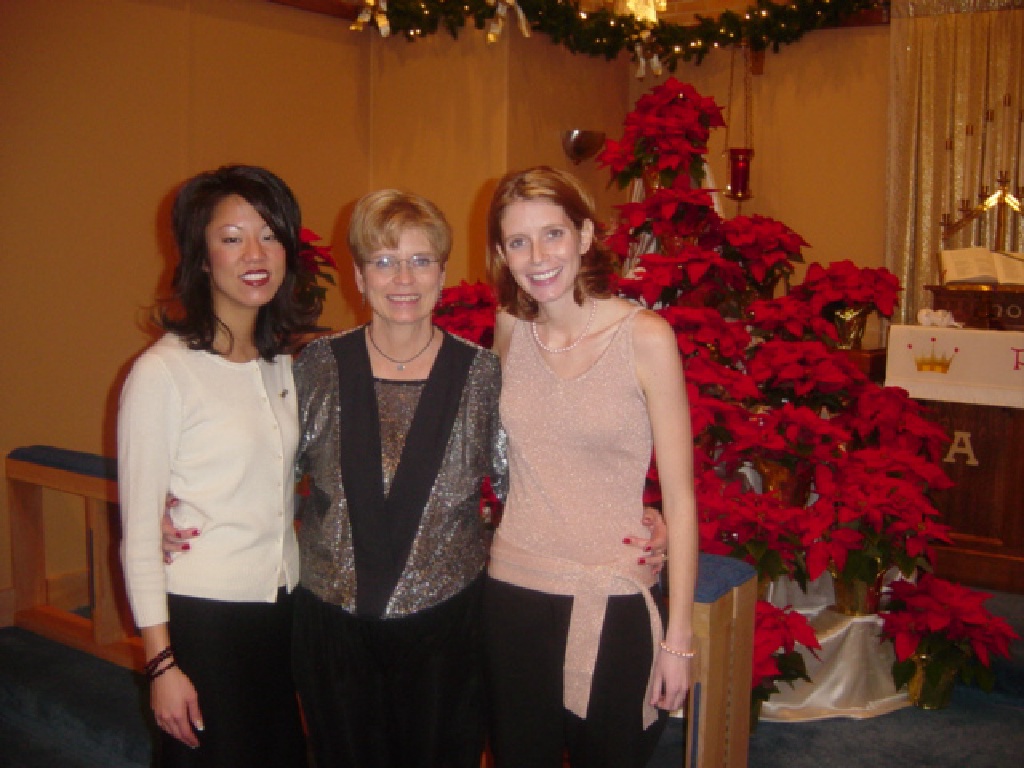 2004/12(Dec)/10(Scott-Barkmeier-Dodd-Christmas)/1024x768_JayMarKaraChurch01.JPG