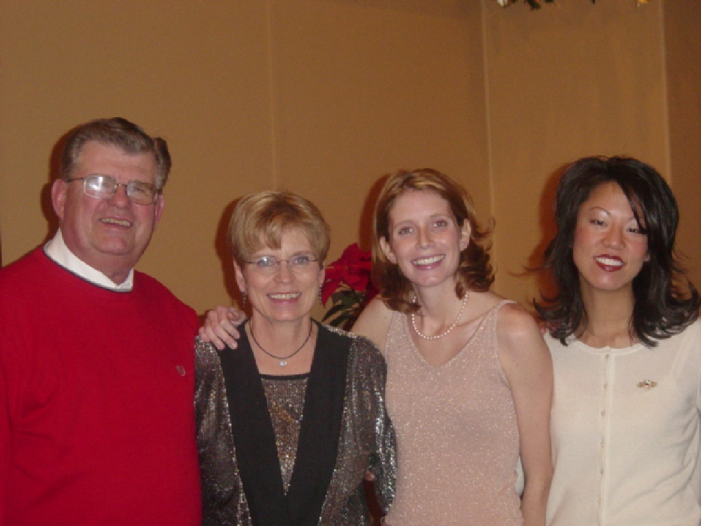 2004/12(Dec)/10(Scott-Barkmeier-Dodd-Christmas)/1024x768_RonMarKaraJay04.JPG