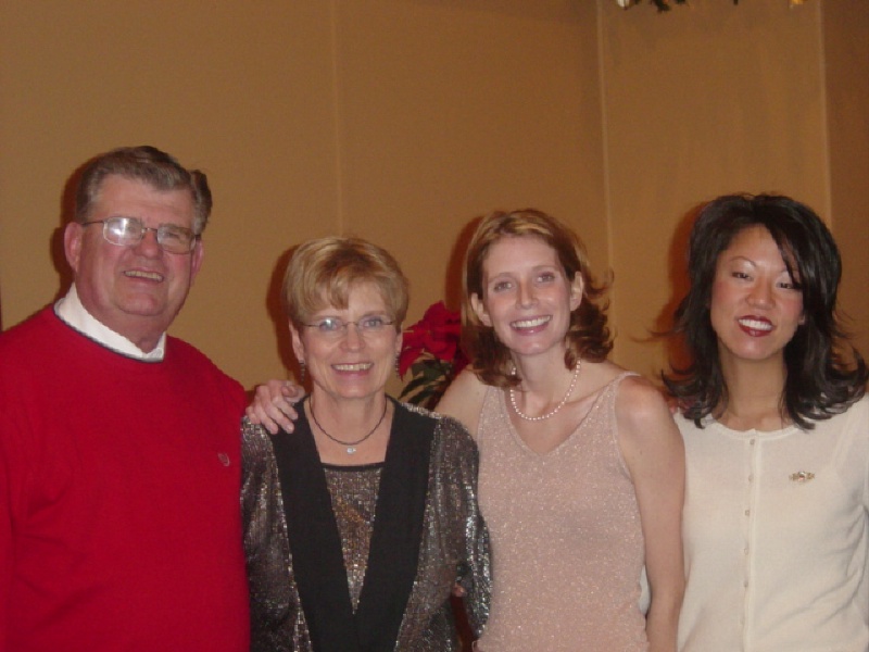 2004/12(Dec)/10(Scott-Barkmeier-Dodd-Christmas)/800x600_RonMarKaraJay04.JPG