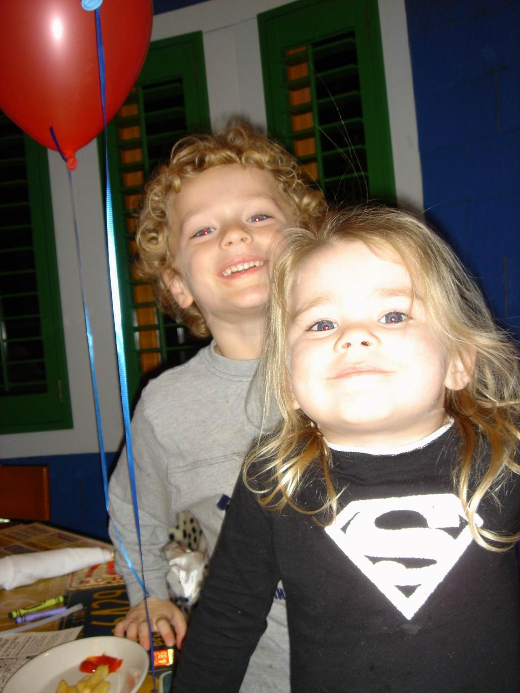 2005/01(Jan)/02(Misc)/1024x768_2005-01-13-Justins-BD-Dinner-04.JPG