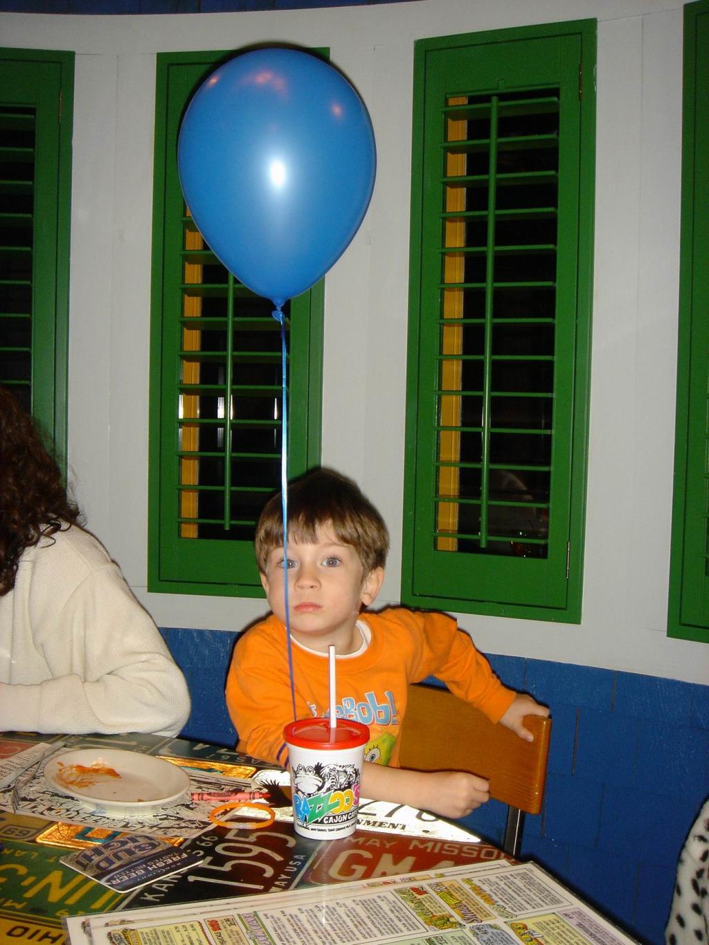 2005/01(Jan)/02(Misc)/1024x768_2005-01-13-Justins-BD-Dinner-05.JPG