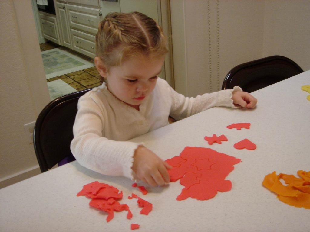 2005-01-15-Kyla-Vale-Play-Dough-1.JPG