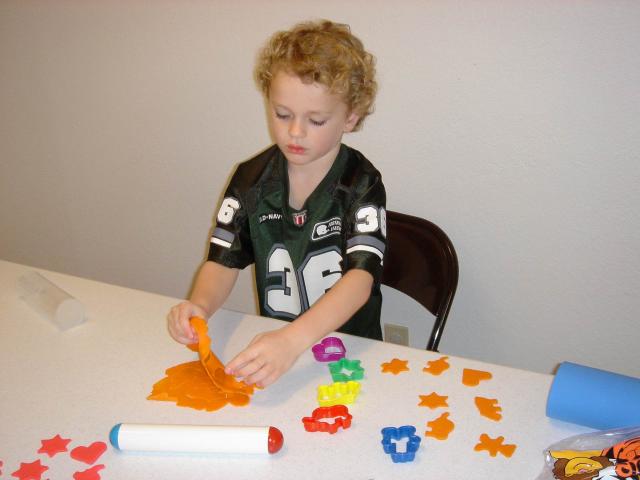 2005-01-15-Kyla-Vale-Play-Dough-5.JPG