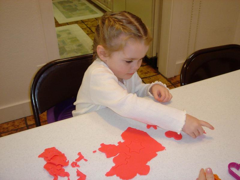 2005-01-15-Kyla-Vale-Play-Dough-2.JPG