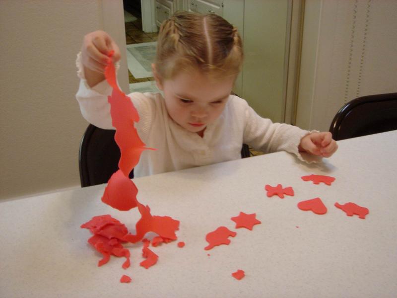 2005-01-15-Kyla-Vale-Play-Dough-3.JPG