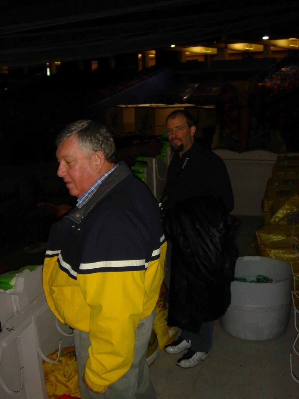 2005/02(Feb)/01(MardiGras)/1024x768_2005-02-03-Bead-Prep-09.JPG