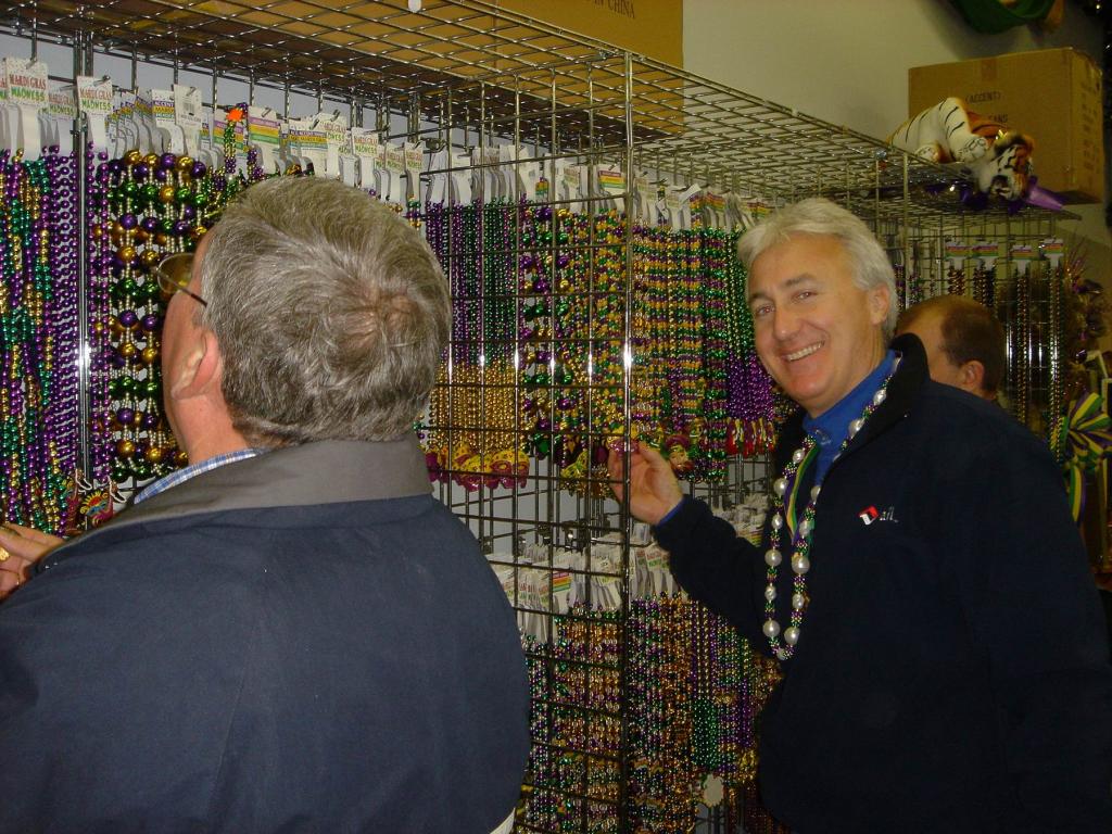2005/02(Feb)/01(MardiGras)/1024x768_2005-02-03-Bead-Prep-12.JPG