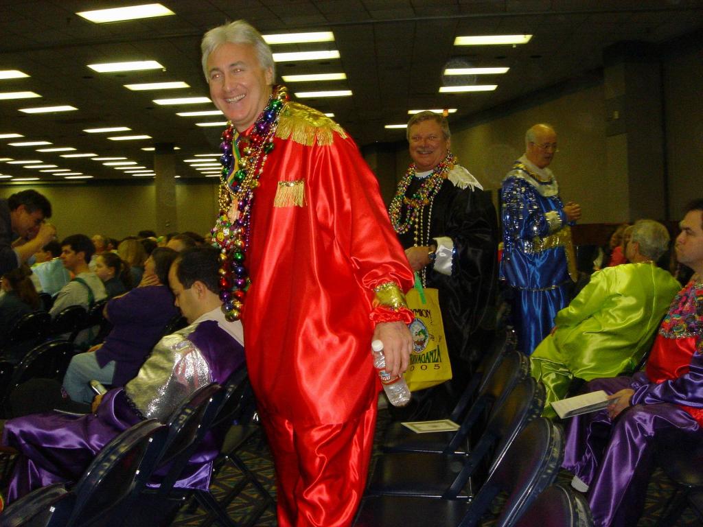 2005/02(Feb)/01(MardiGras)/1024x768_2005-02-05-Mass-Superdome-Before-Parade-3.JPG