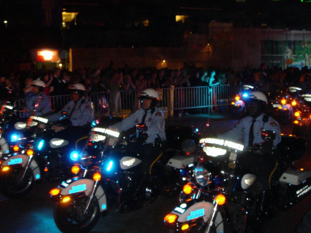 2005/02(Feb)/01(MardiGras)/1024x768_2005-02-05-Superdome-Extravaganza-02.JPG
