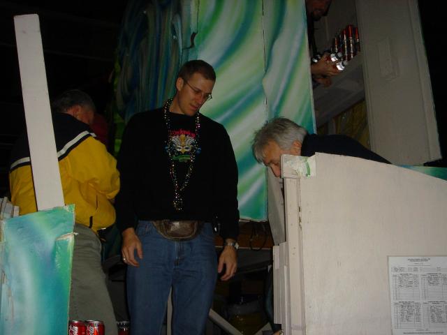 2005/02(Feb)/01(MardiGras)/640x480_2005-02-03-Bead-Prep-05.JPG