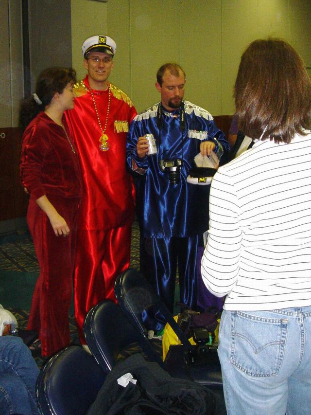 2005/02(Feb)/01(MardiGras)/640x480_2005-02-05-Mass-Superdome-Before-Parade-0.JPG