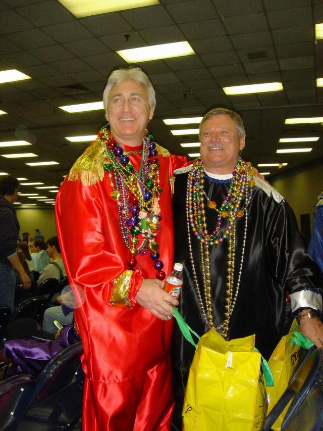 2005/02(Feb)/01(MardiGras)/640x480_2005-02-05-Mass-Superdome-Before-Parade-4.JPG